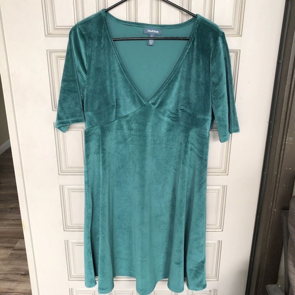 Mod Cloth Dress Empire SzL Ribbed Short Sleeves V Neck Knee Length Pre-Owned